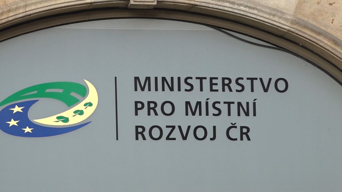 Exředitel kabinetu ministra Bartoše končí po nařčení ze sexuálního násilí